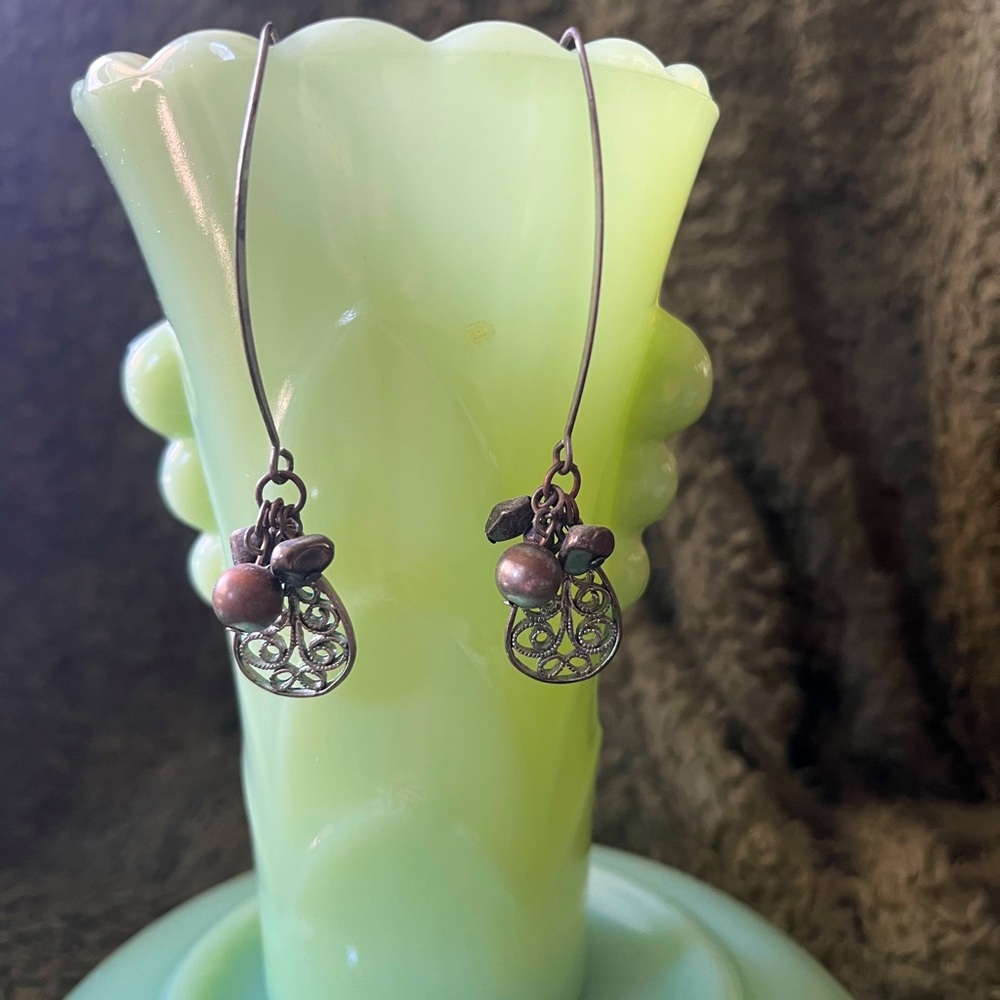 Chic Silver and Gray Filigree Earrings